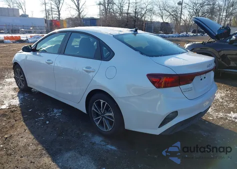 2024 Kia Forte Lxs z USA, uszkodzony, nr VIN 3KPF24AD2RE810683